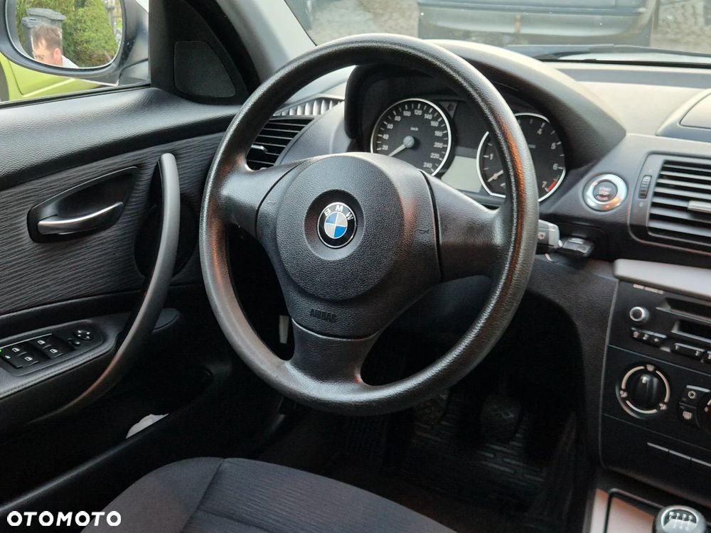 BMW Seria 1 116i - 11
