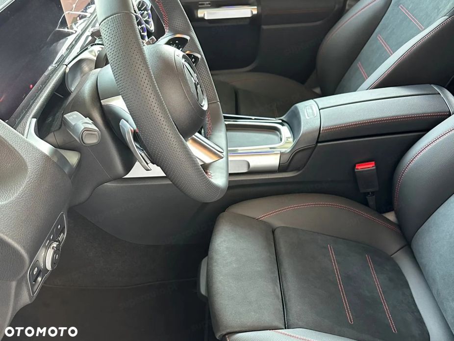 Mercedes-Benz GLB 200 AMG Line 7G-DCT - 8