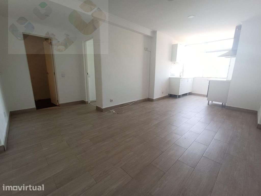 Amadora Venteira, T1, Completamente Remodelado, Vista Panorâmica! - Grande imagem: 4/18