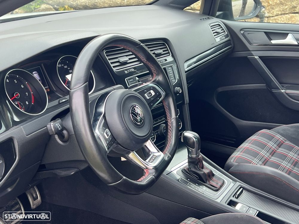 VW Golf 2.0 GTI DSG - 19