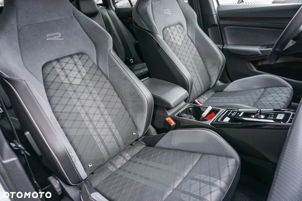 Volkswagen Golf 1.5 eTSI mHEV R-Line DSG - 33
