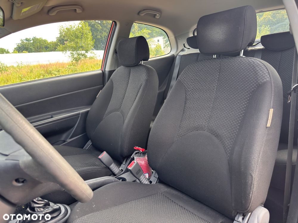 Hyundai Accent - 11