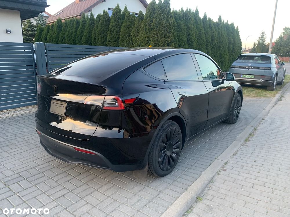 Tesla Model Y Long Range Dual Motor AWD - 8