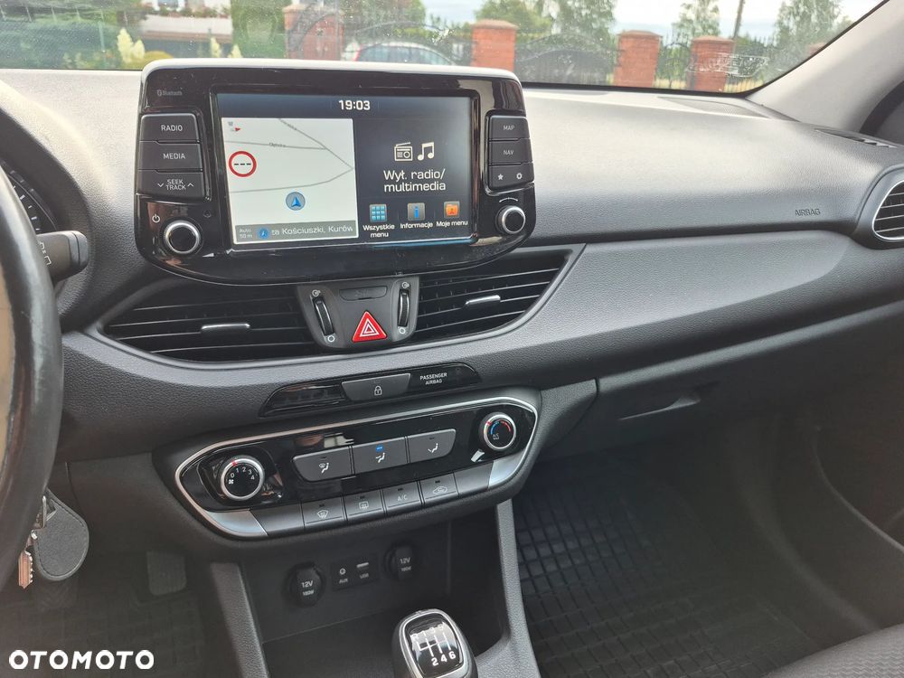 Hyundai i30 1.6 CRDI Intro - 17