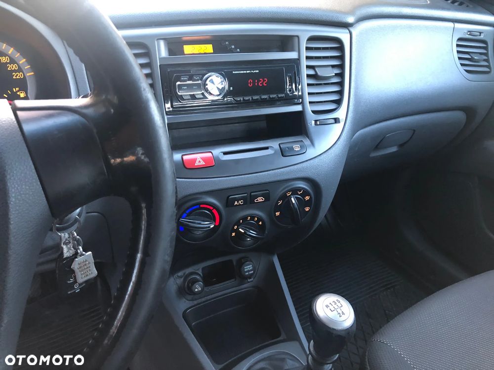Kia Rio - 18