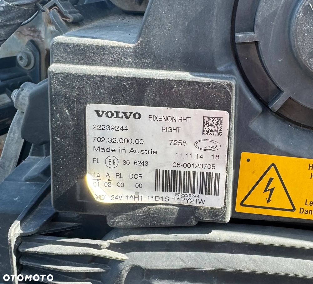 Reflektor prawy Xenon Volvo FH4 22239244 - 2