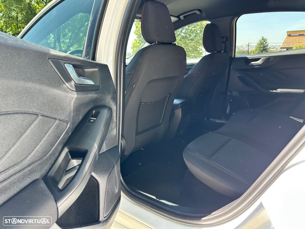 Ford Focus 1.0 EcoBoost S&S ST-LINE - 26