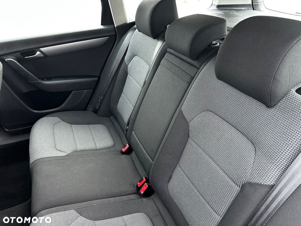 Volkswagen Passat 1.6 TDI BlueMotion Technology Trendline - 15