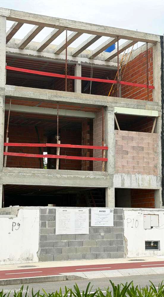 Moradia independente T4 – À praia da Madalena - Grande imagem: 3/21