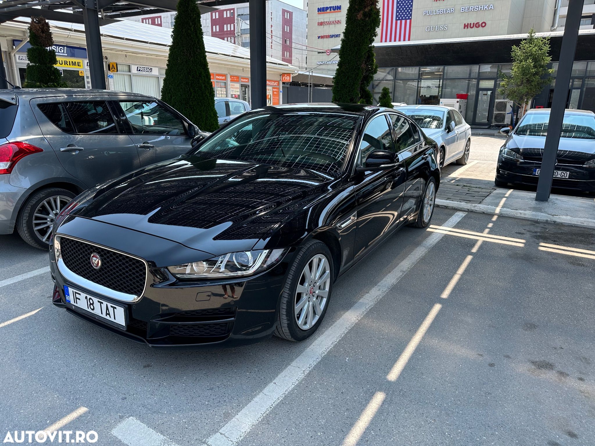 Jaguar XE - 1
