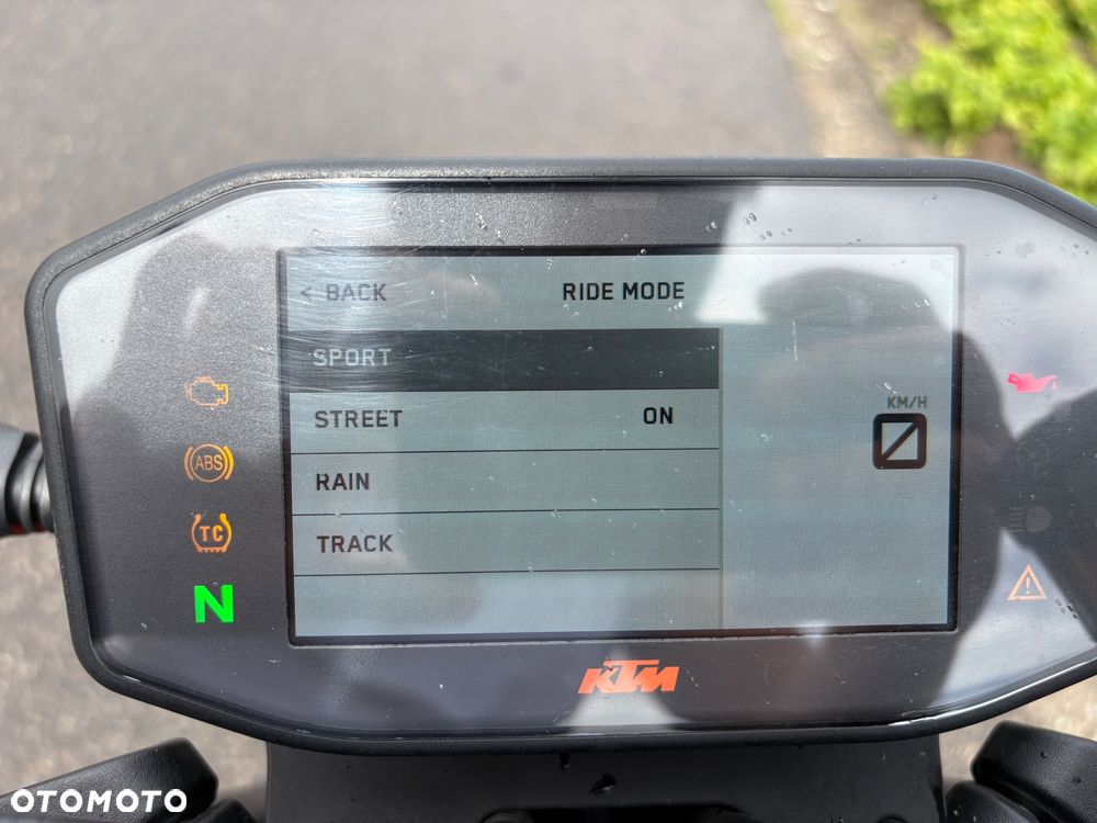 KTM DUKE 890 - 6
