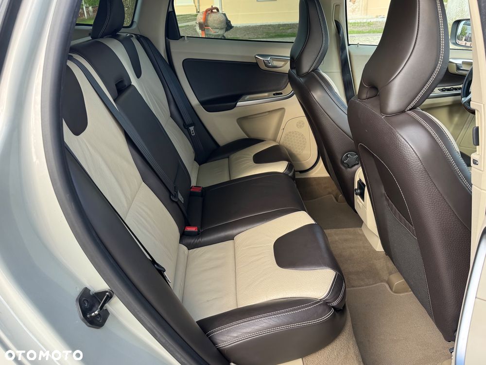 Volvo XC 60 D5 AWD Momentum - 19