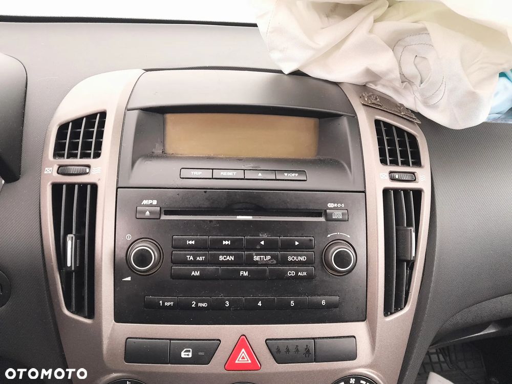 Radioodtwarzacz CD KIA Ceed 06-12r. - 1