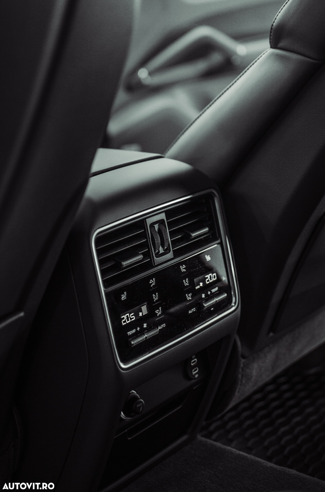 Porsche Cayenne Coupe Standard - 12
