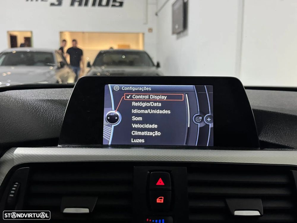 BMW 320 d Touring Auto Pack M - 32