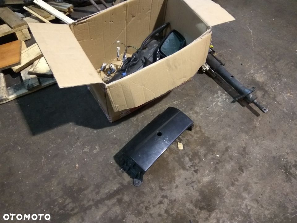 PONTIAC FIREBIRD 4 gen gen 1993–2002 blenda tyl tylna oslona zamka klapy obudowa camaro chevrolet zaslepka 3.4 3.8 5.7 v6 v8 rear lock trunk cover 1994 1995 1996 1997 1998 1999 2000 2001 - 1