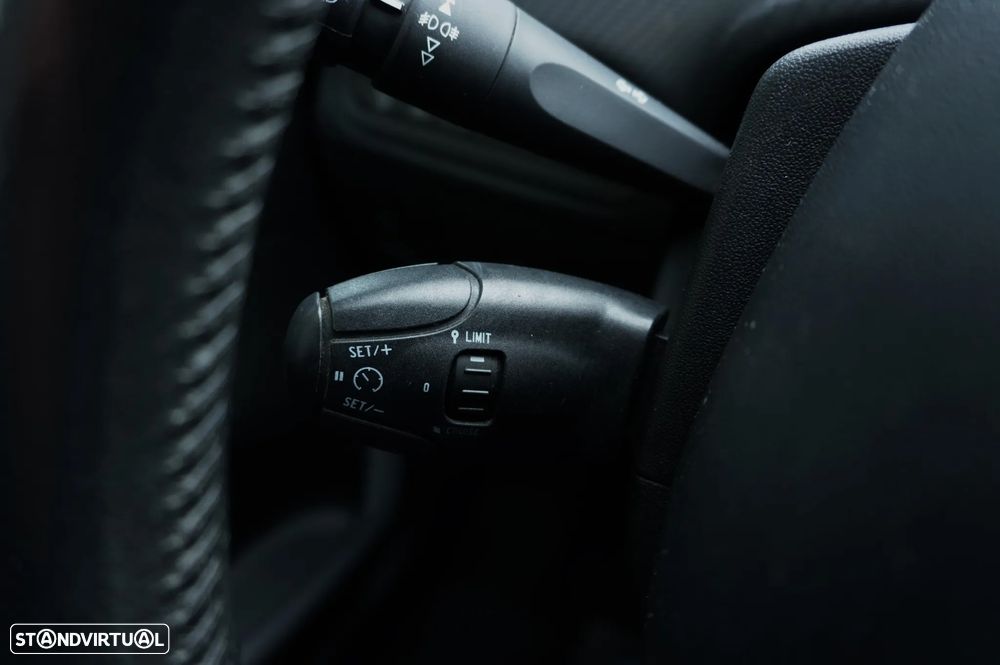 Peugeot 208 1.6 BlueHDi Style - 26