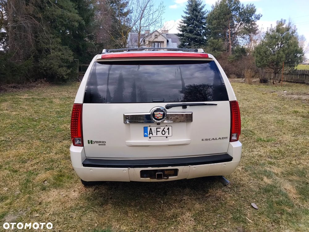 Cadillac Escalade - 4