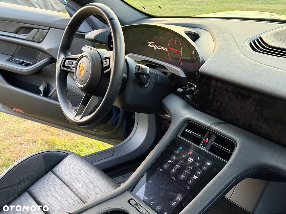 Porsche Taycan - 16