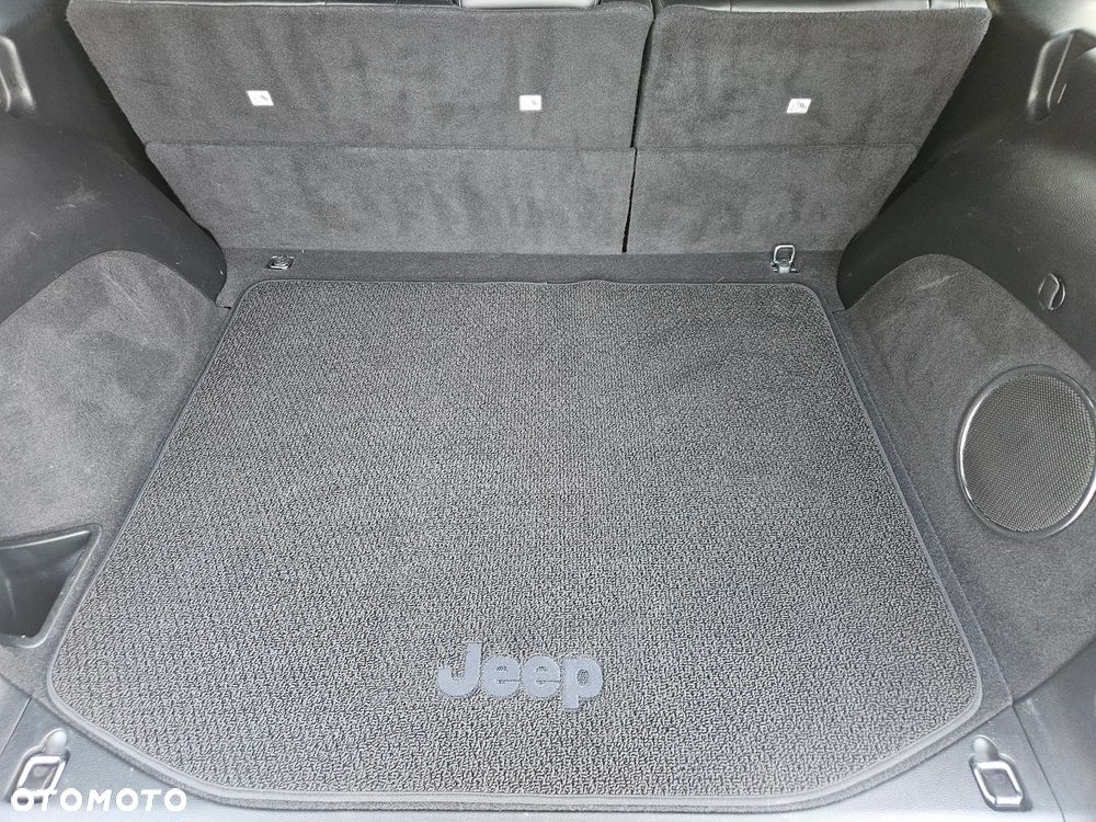 Jeep Grand Cherokee - 29