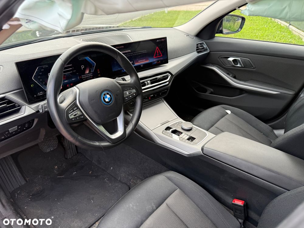 BMW Seria 3 320e PHEV sport - 17
