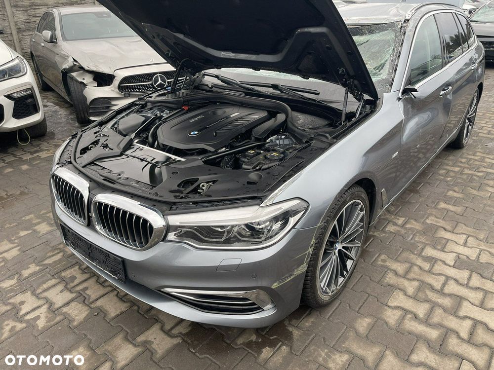 BMW Seria 5 540i xDrive GPF Luxury Line - 7