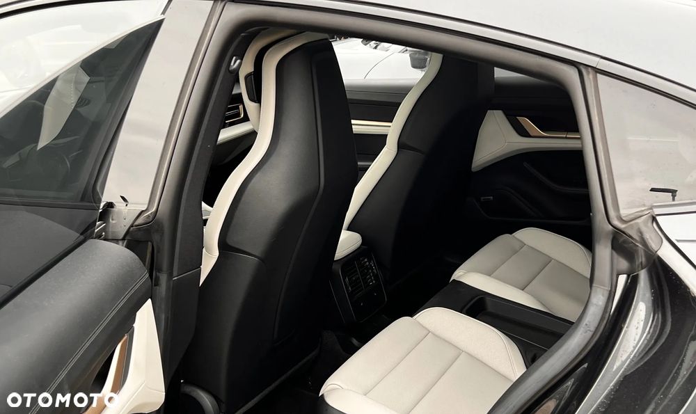 Porsche Taycan 4S Performance Plus - 11