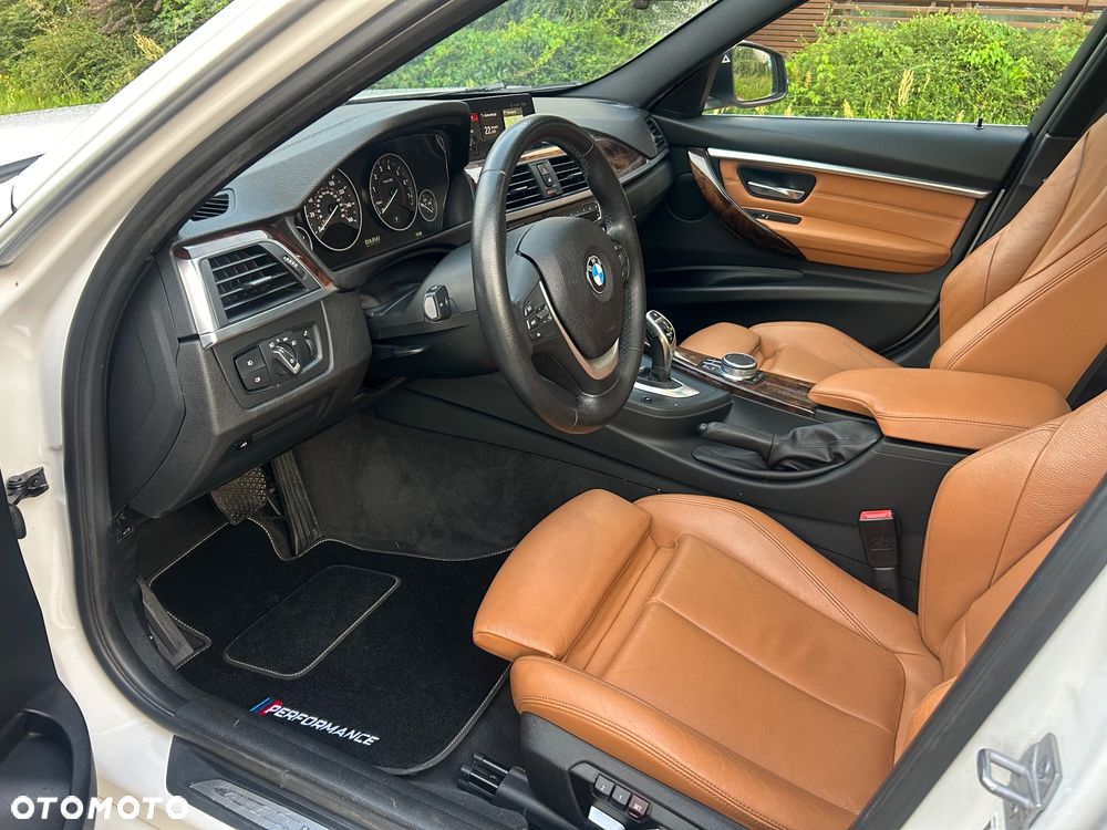 BMW Seria 3 330i xDrive M Sport - 4