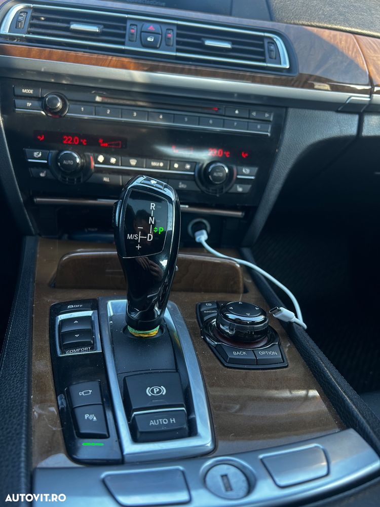 BMW Seria 7 740d Aut. - 19