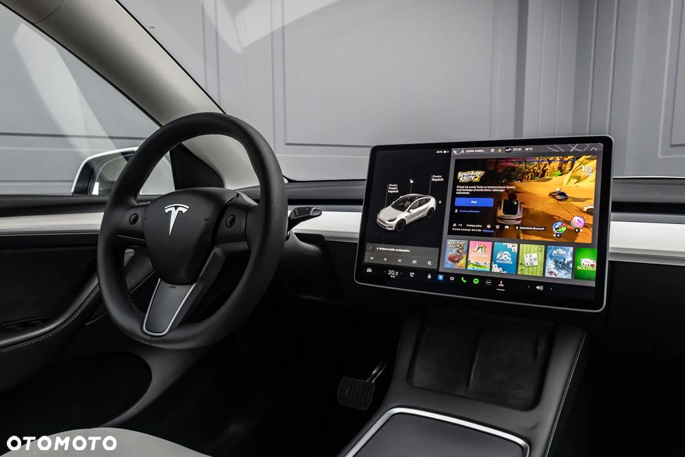 Tesla Model Y - 6