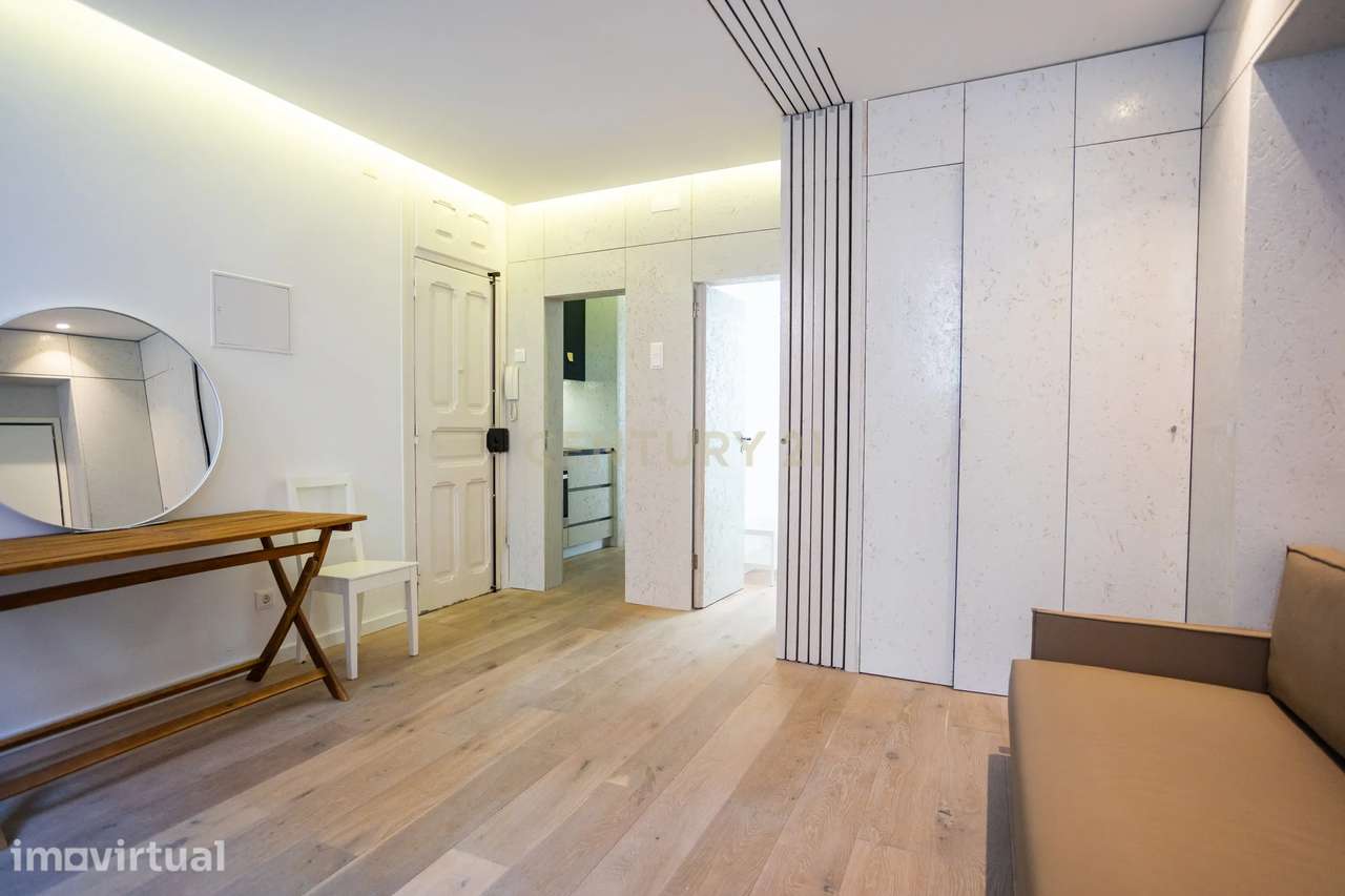 Apartamento T1+1 com logradouro a venda em Campo de Ourique! - Grande imagem: 3/21