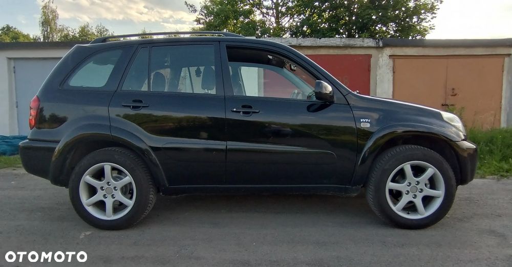 Toyota RAV4 2.0 VVT-i 4x4 - 5