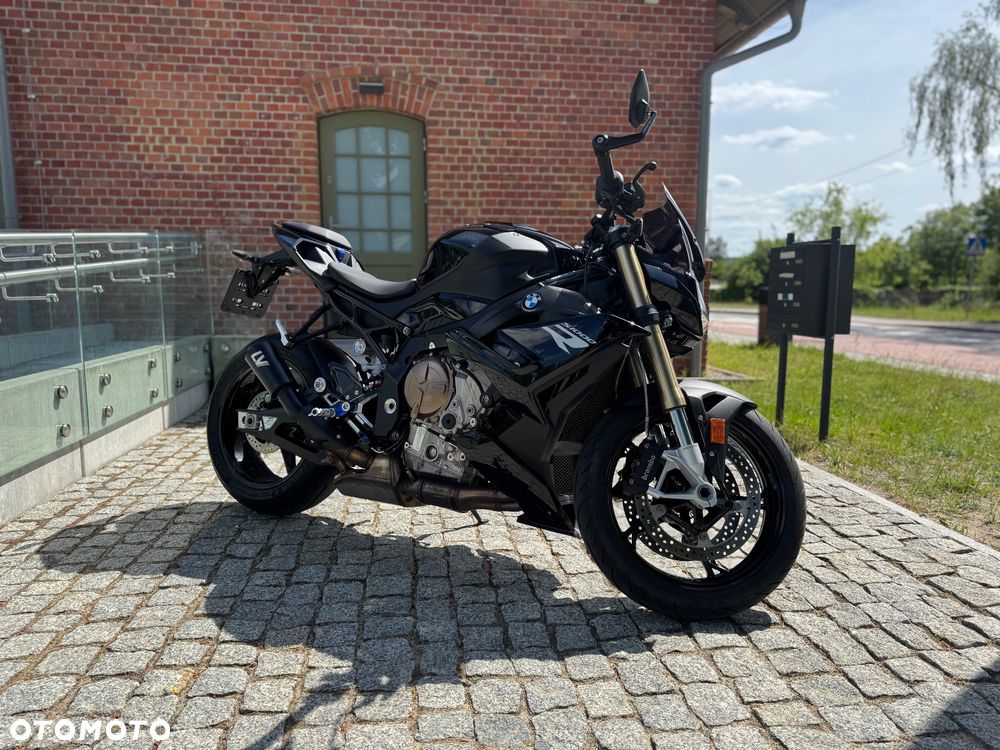 BMW S - 6