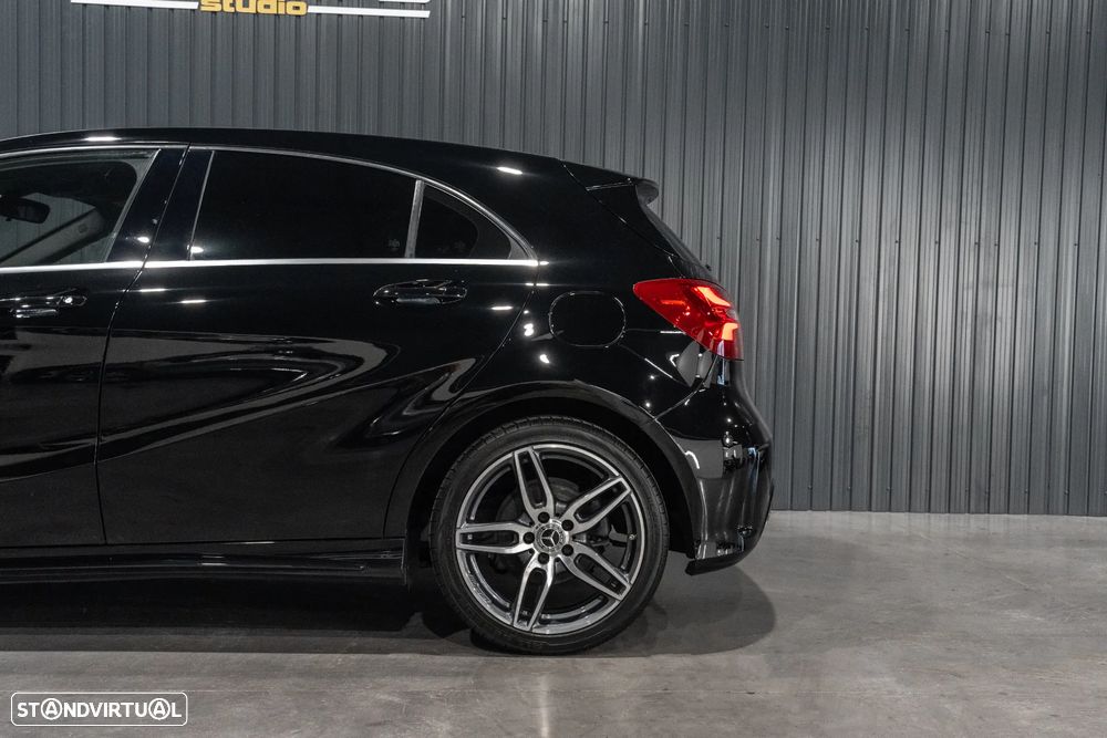 Mercedes-Benz A 180 AMG Line - 32