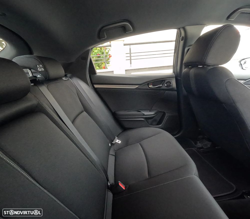 Honda Civic 1.0 i-VTEC Elegance Navi - 24