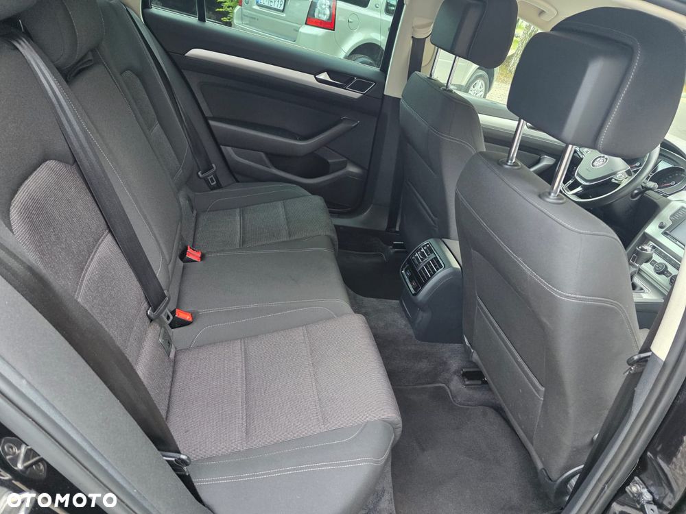 Volkswagen Passat 2.0 TDI (BlueMotion Technology) Comfortline - 22