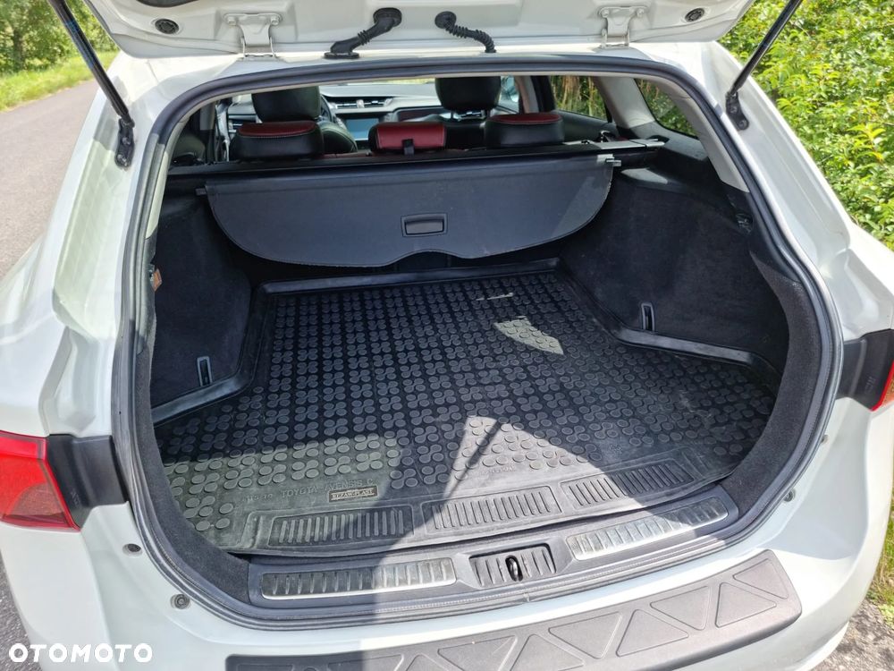 Toyota Avensis 1.8 Selection MS - 25