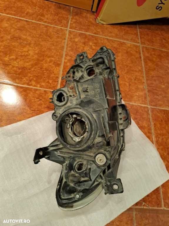 Far stanga original Mazda 2 an 2003-2007 - 2