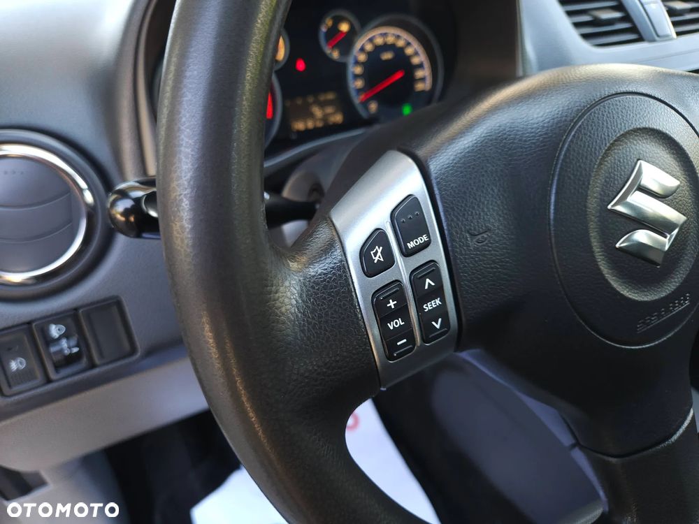 Suzuki SX4 1.6 Comfort 4WD - 26