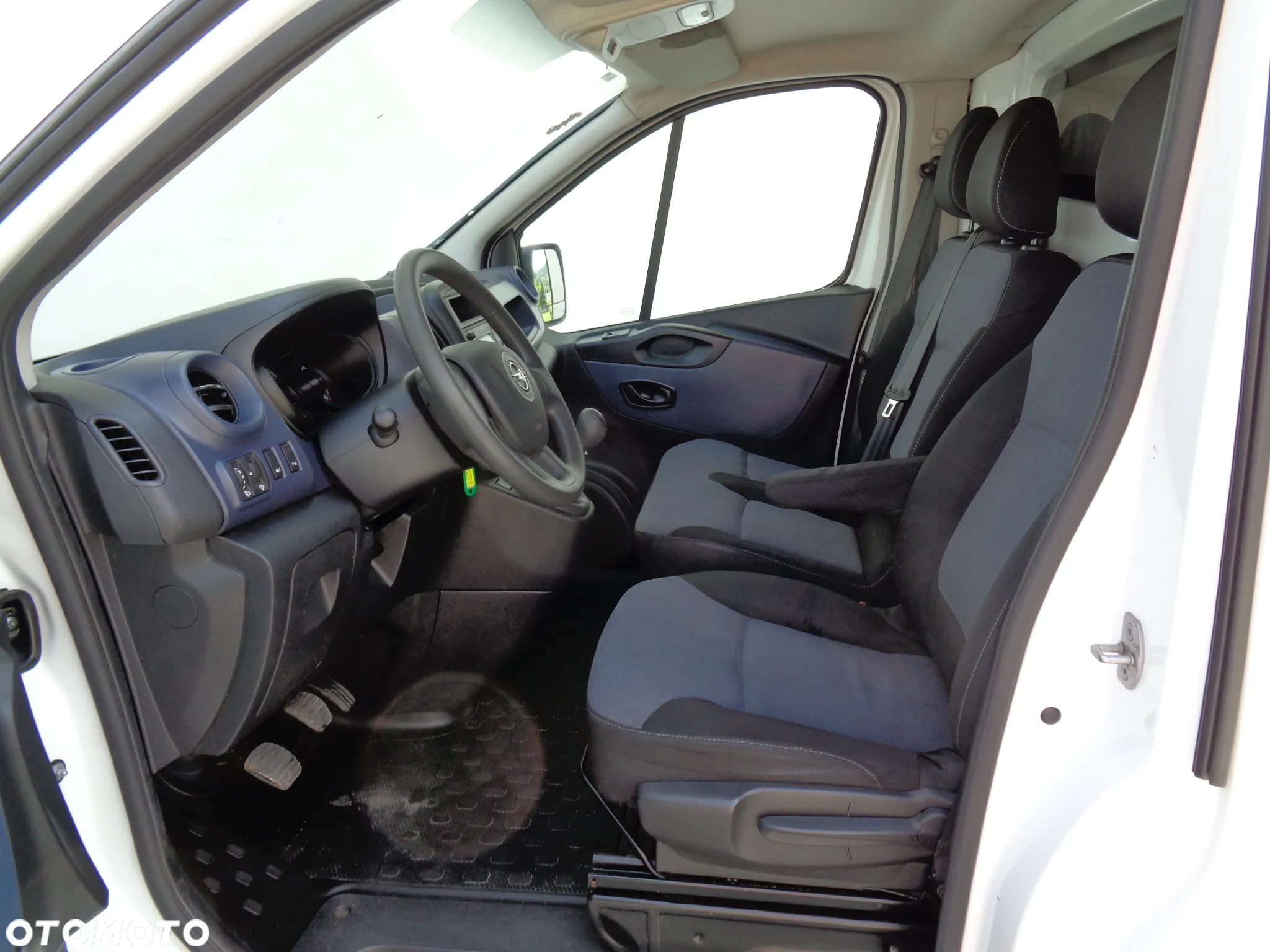 Opel Vivaro - 11