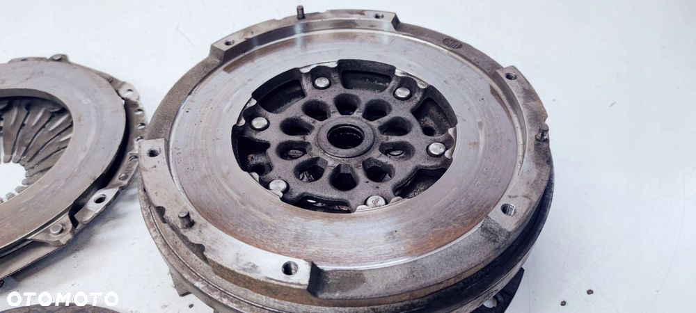 SPRZĘGŁO KOŁO DWUMAS AUDI A4 A5 1.8 TFSI 0B1105266AF - 3