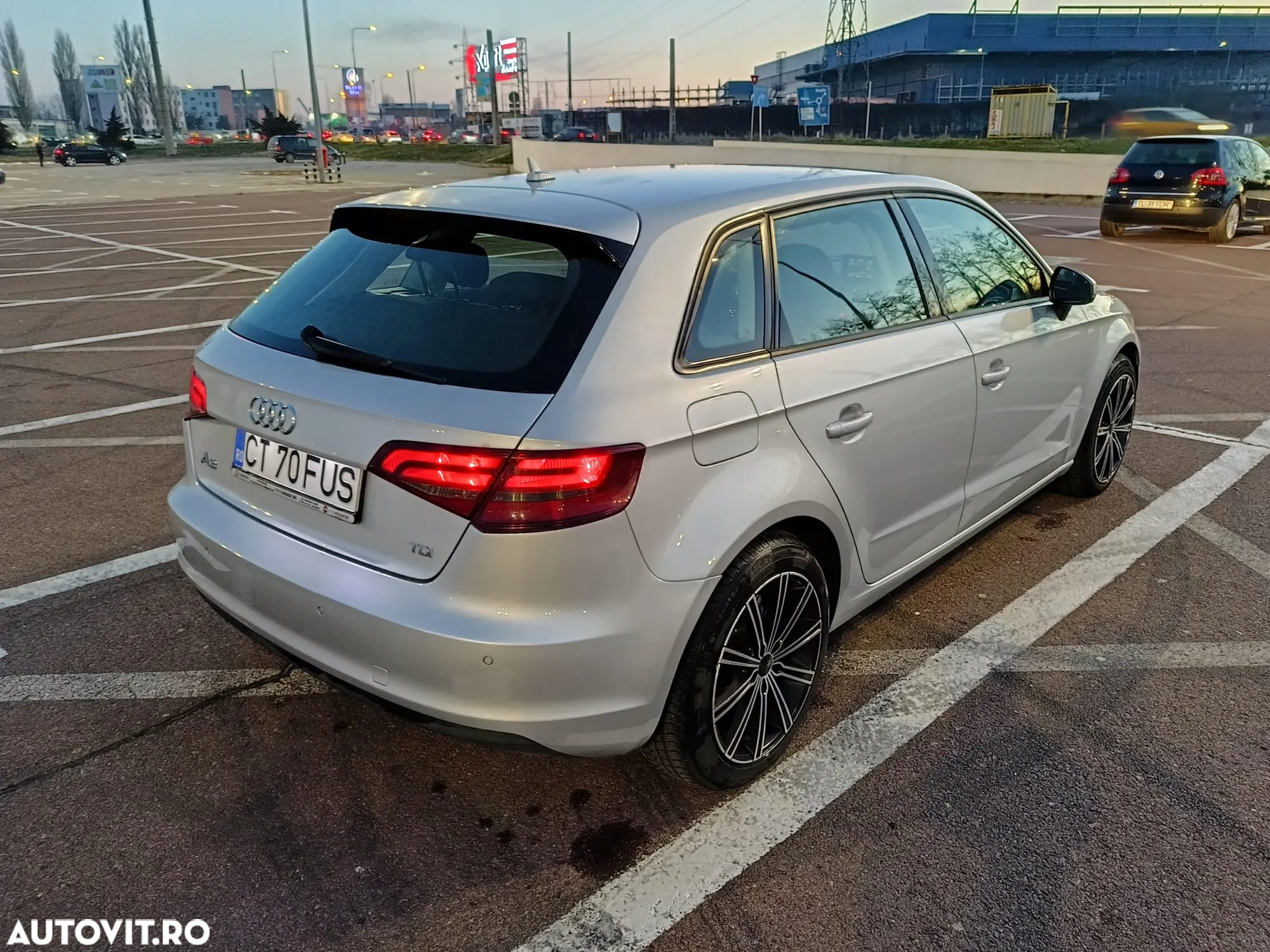 Audi A3 1.6 TDI Stronic Ambition - 4