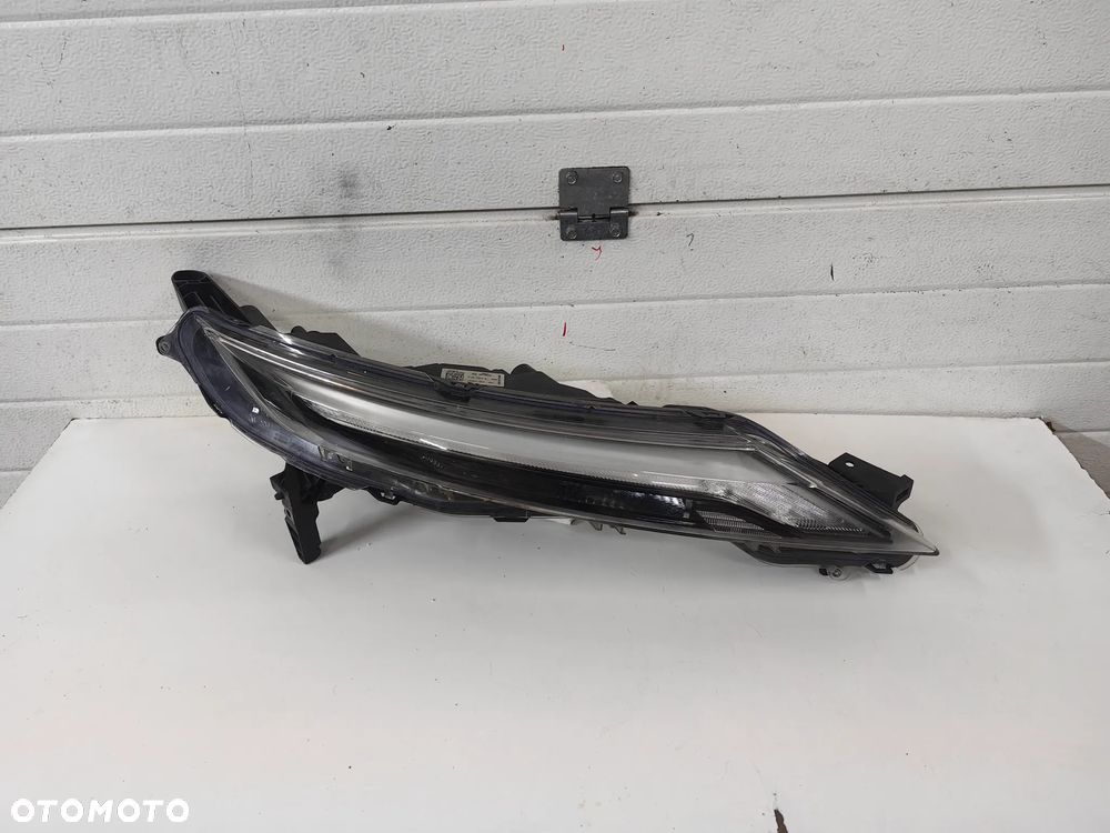Lampa przednia prawa Nissan Juke II f16 - 1