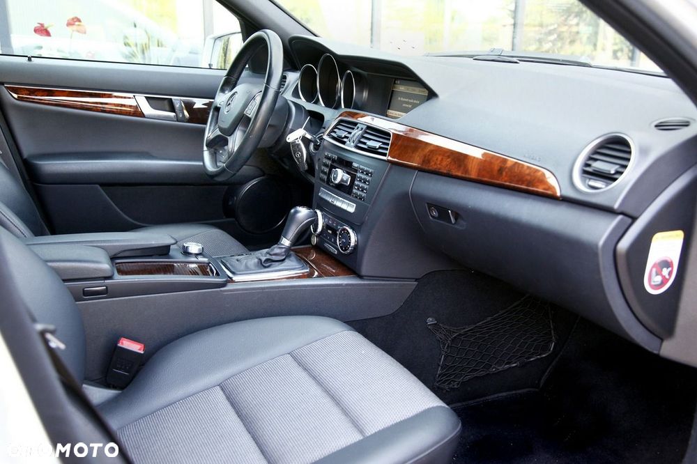 Mercedes-Benz Klasa C 180 BlueEFFICIENCY 7G-TRONIC Elegance - 8