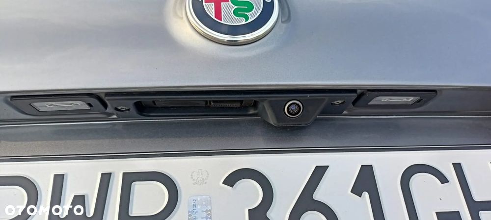 Alfa Romeo Giulia 2.2 D Turbo - 8