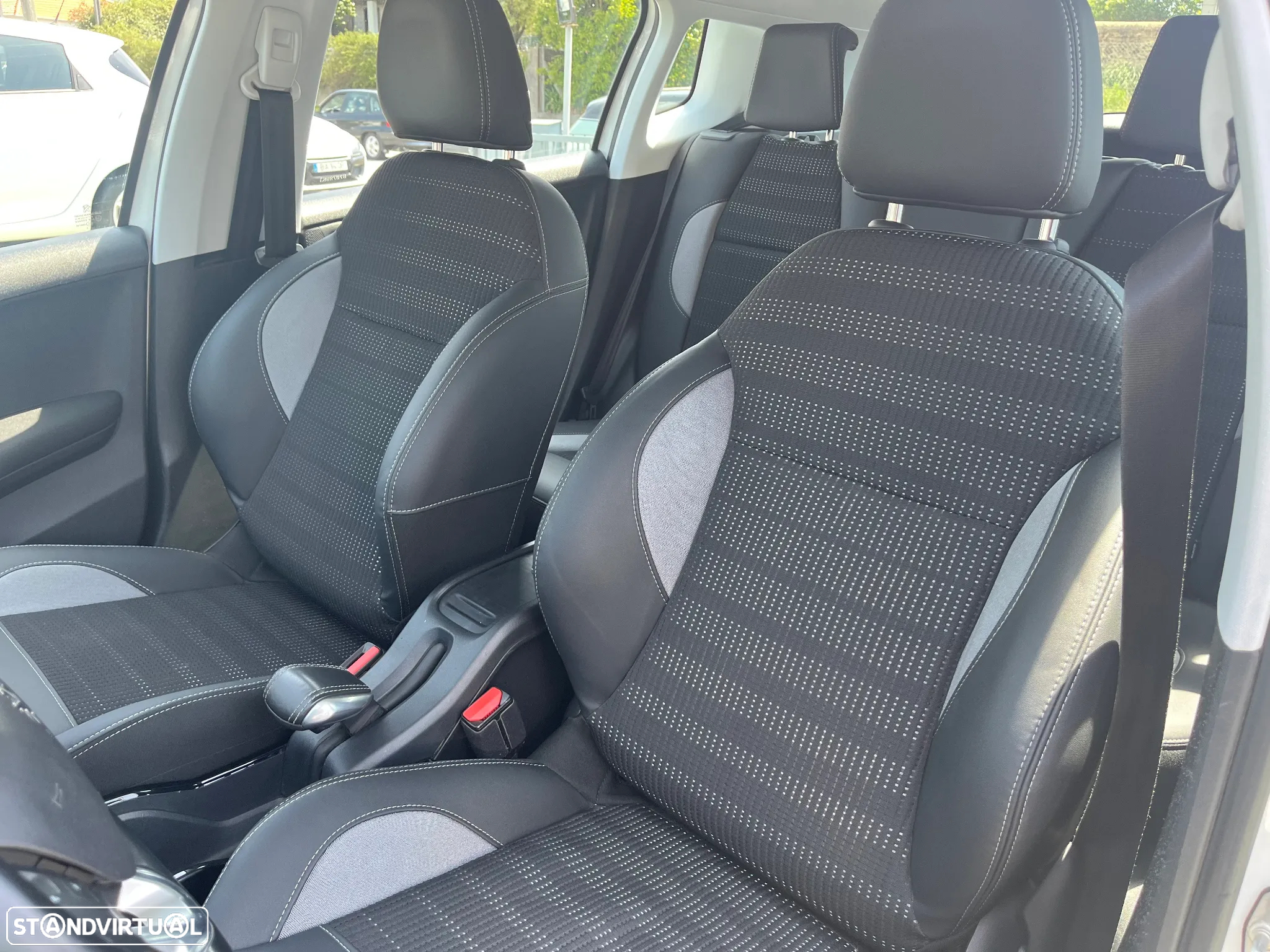 Peugeot 2008 1.2 PureTech Allure EAT6 - 9