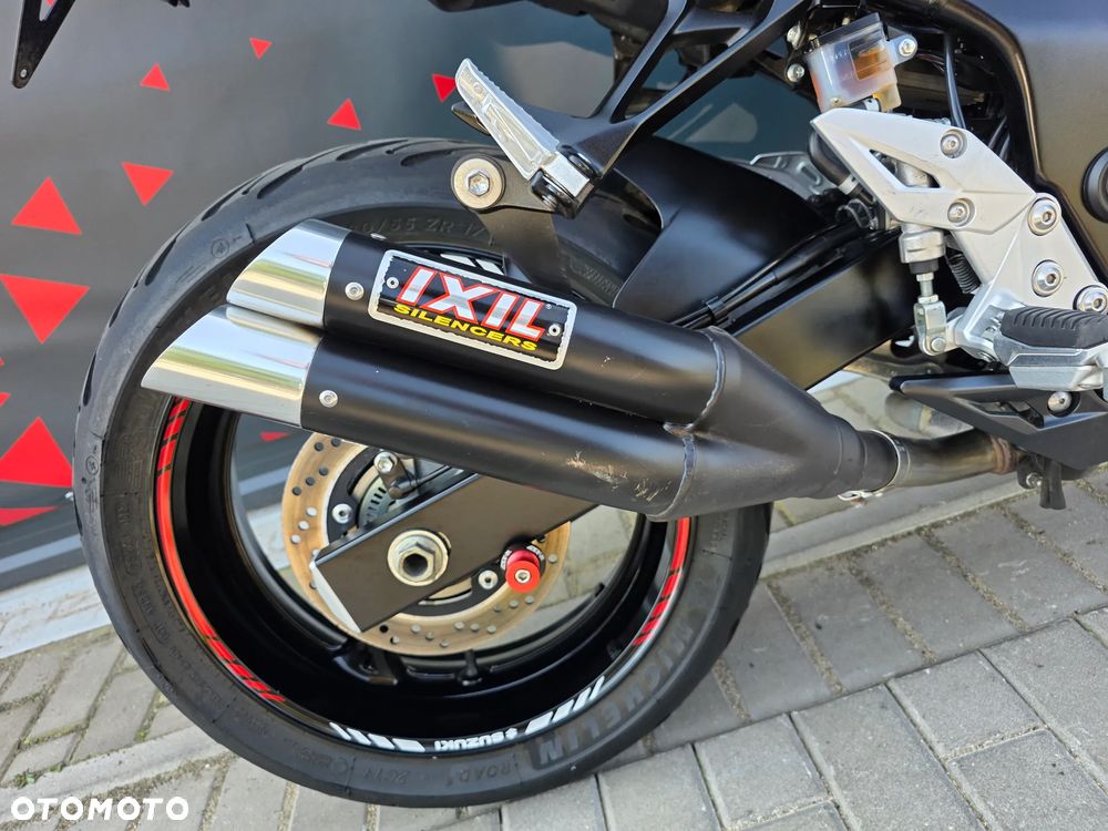 Suzuki GSR - 26