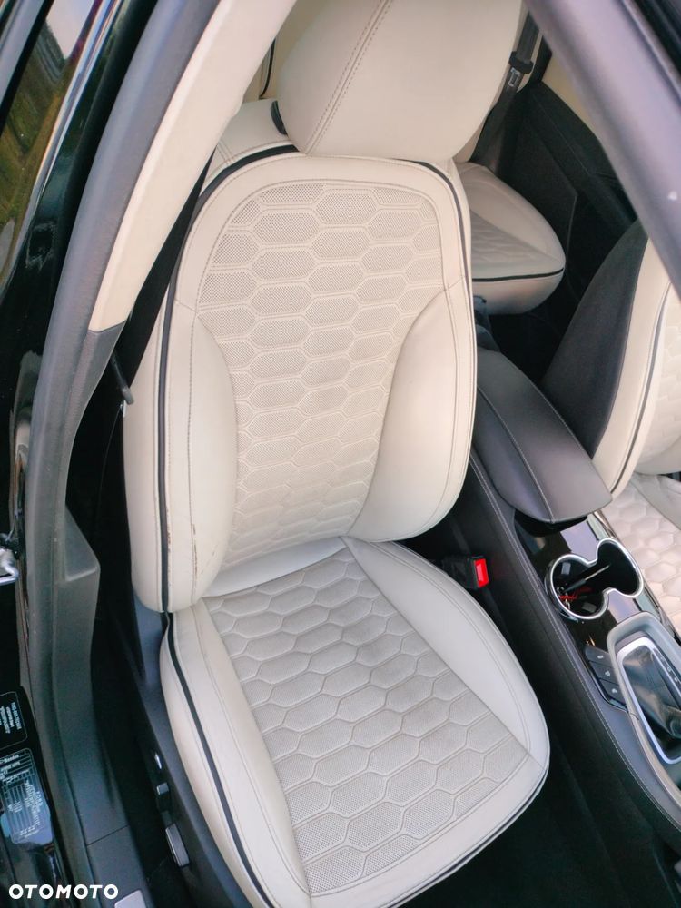 Ford Mondeo Vignale 2.0 Hybrid - 13