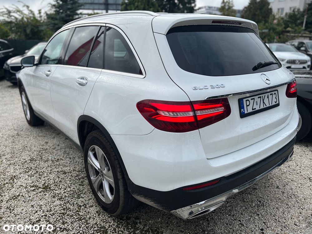 Mercedes-Benz GLC 300 Coupe 4Matic 9G-TRONIC - 4