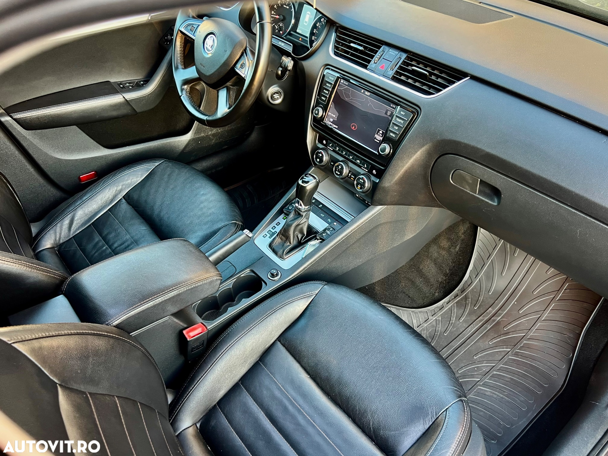 Skoda Octavia 1.6 TDI DSG Premium Edition - 32